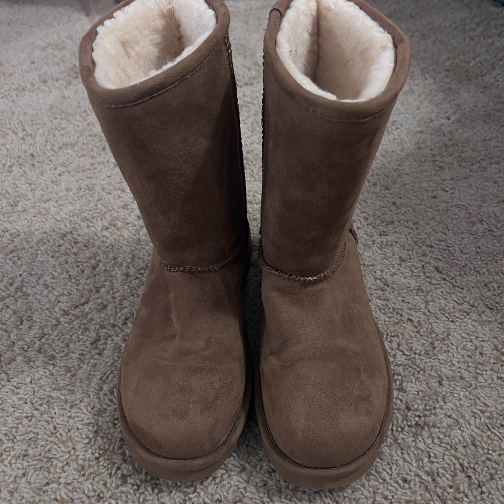 BearPaw Tan Shearling Lined Boots - Picture 2 of 10